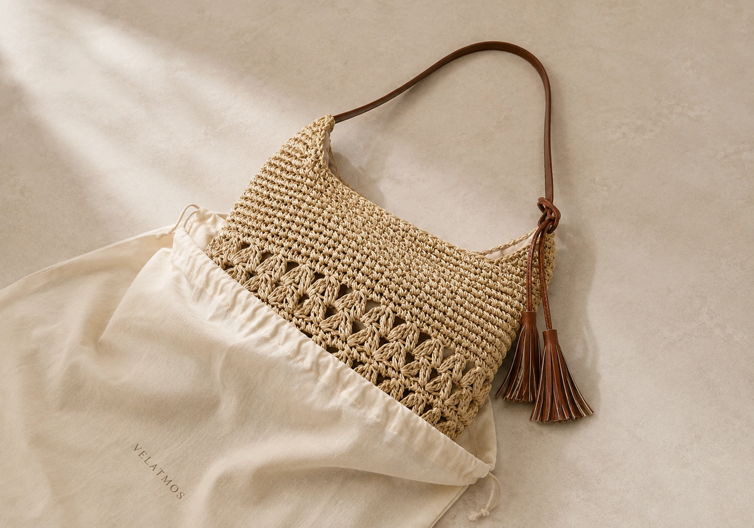 Pack and care board with dust bag and openwork details